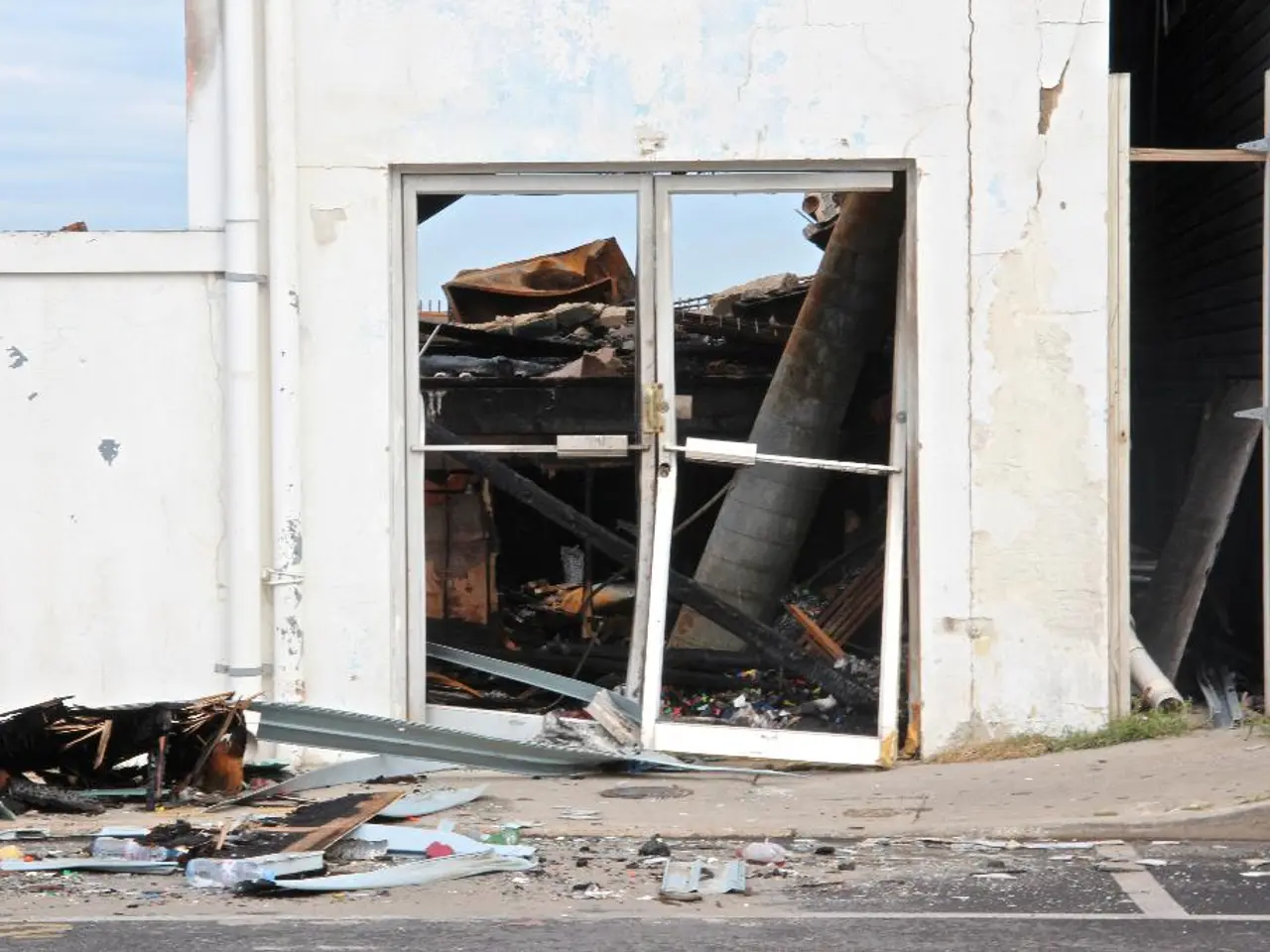 Building Collapse in Hari Nagar, India Claims 7 Lives, 8 Survivors Rescued