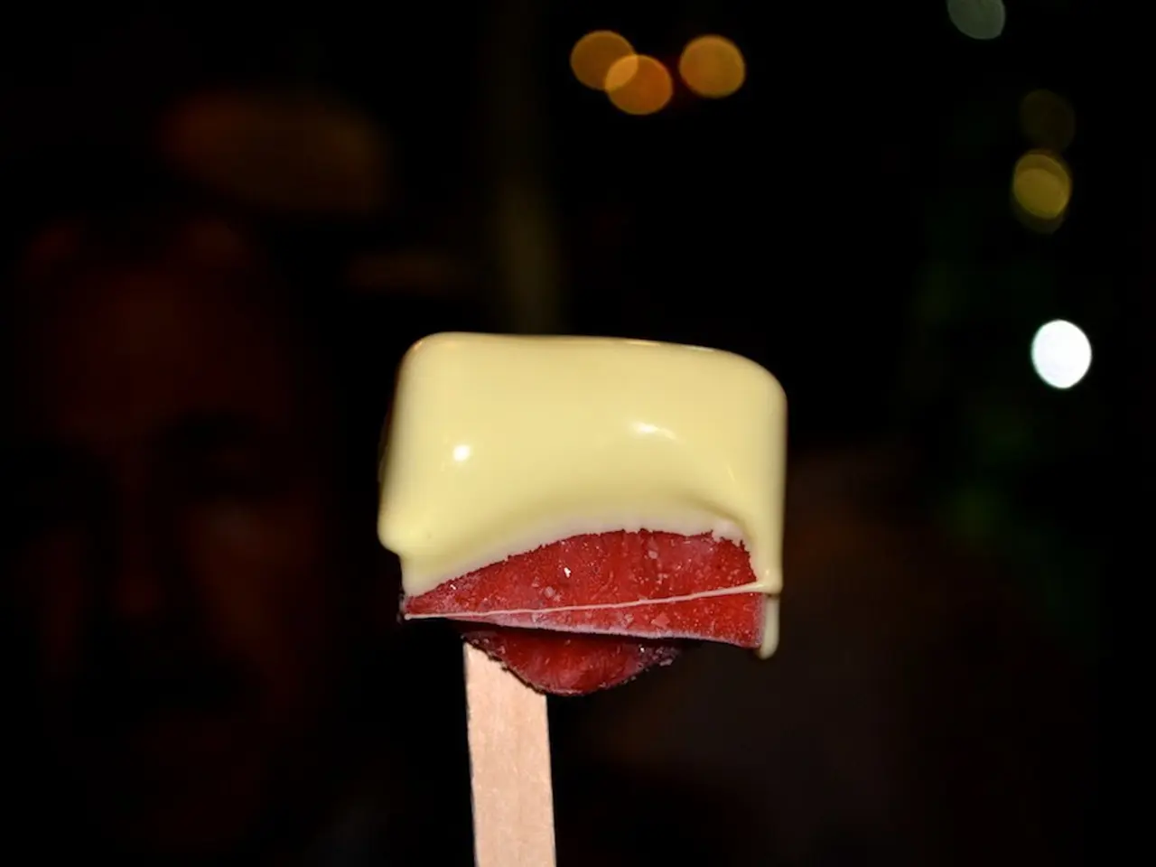 Increased tourist activity in Düsseldorf during summer, resulting in overall benefits for local...