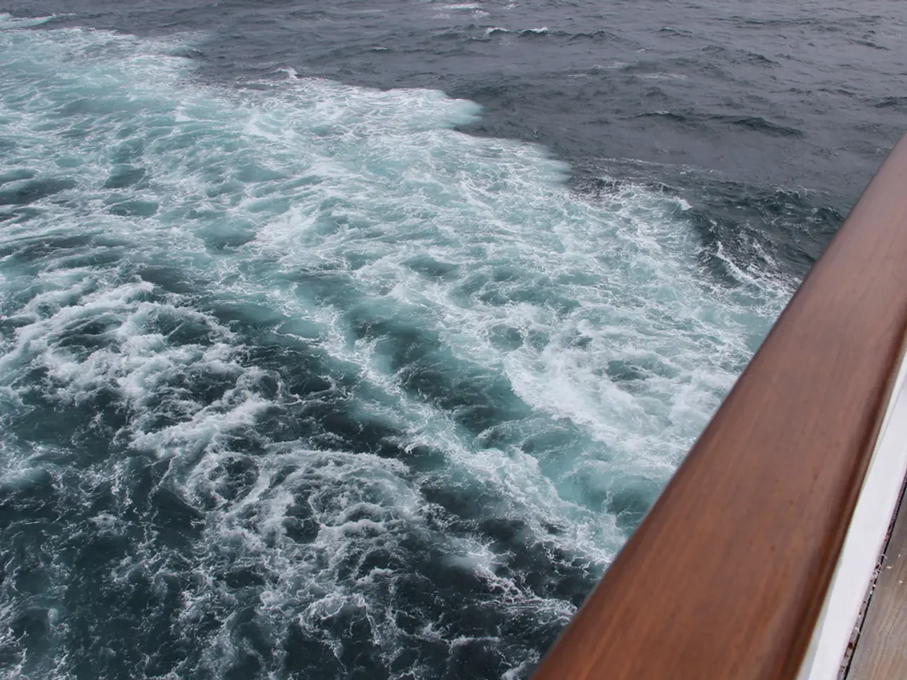 Swimmer expeditiously saved from Rhine by German rescue vessel in final instance