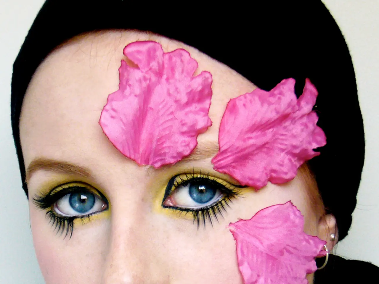 Sarah Jessica Parker enthusiastically supports a renowned minimalist cosmetics company, an...