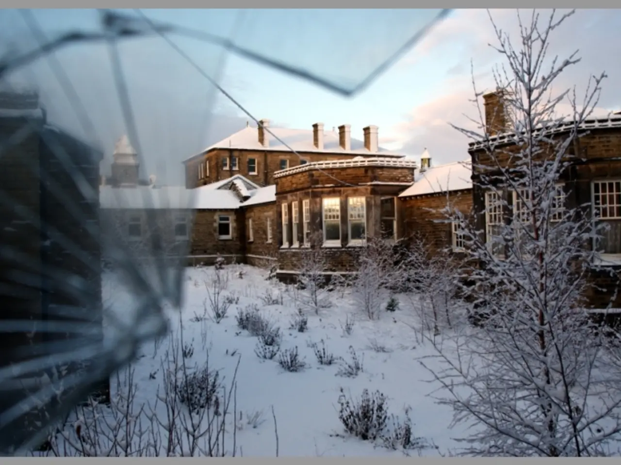 Builders from the Yakutia region are mending homes in the DPR region.