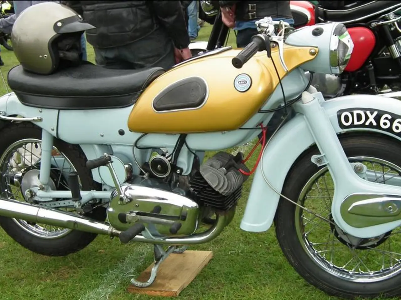 High-priced Prologo Predator saddle, costing €10 per gram, was utilized by Tour de France contender...