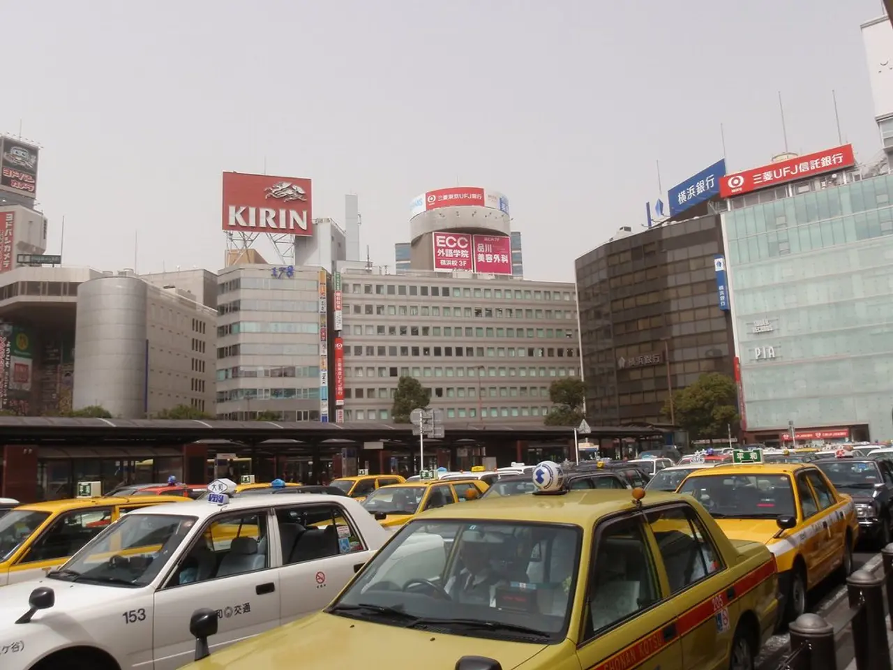 Heavy rain causes Mumbai monorail to malfunction, with 582 individuals successfully evacuated.