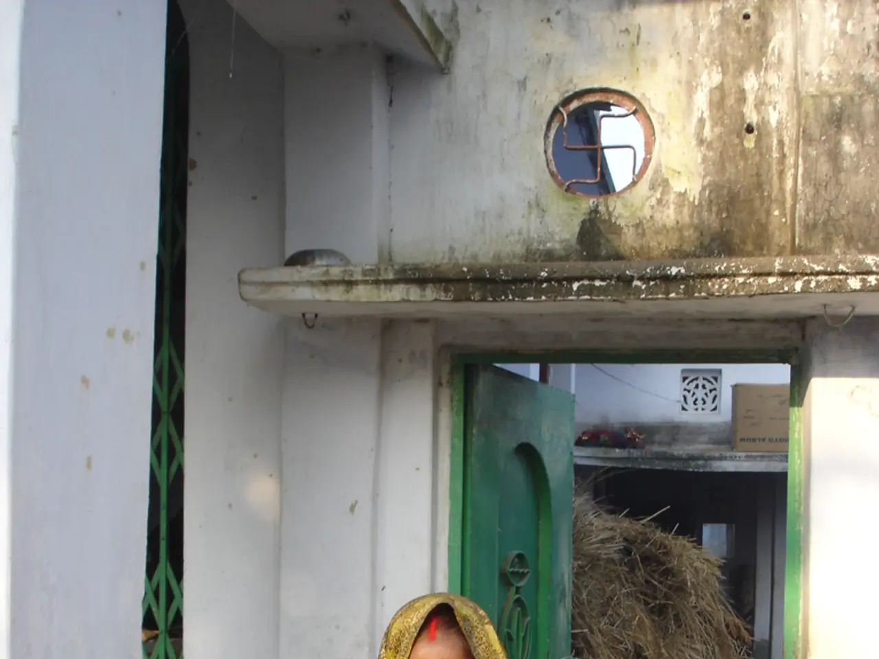 Son of Kelley Wolf reacts following her difficulty gaining entry to family home: "This is...