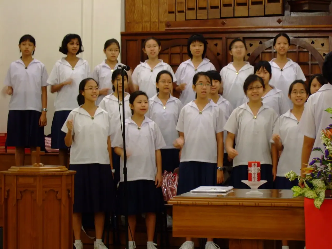 Gloria Gaynor resides in accommodations reminiscent of the Golden Girls residency.