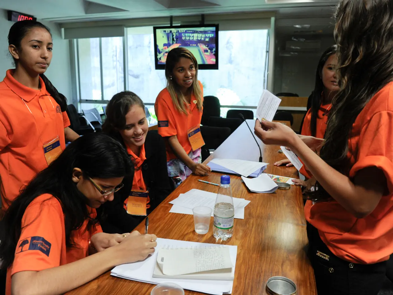 Gloria Gaynor resides in communal living quarters reminiscent of the Golden Girls residence.