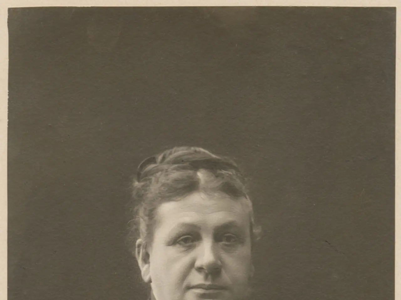 actress Margot Robbie highlights her stunning legs in a deep-cut, long thigh-split dress.