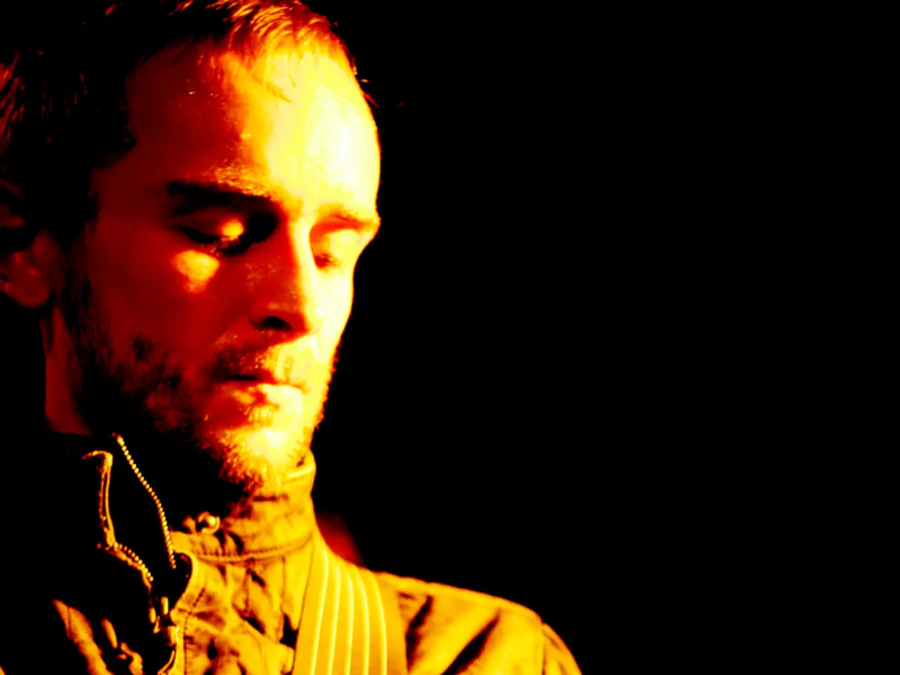 In this picture we can see a man who is playing guitar.