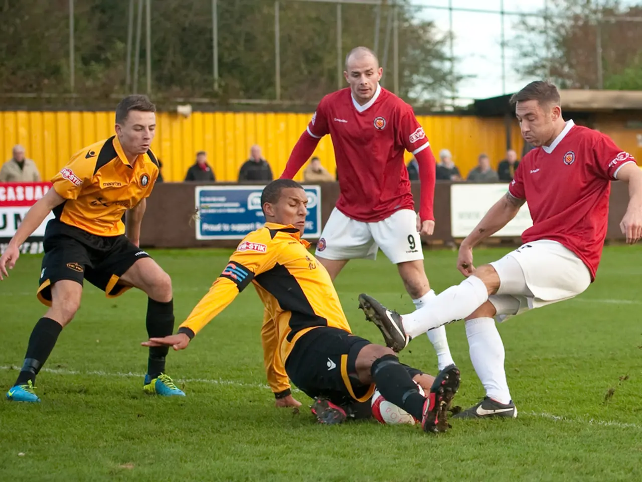 we can see in the picture that there are players playing. These both are in one team the red ones...