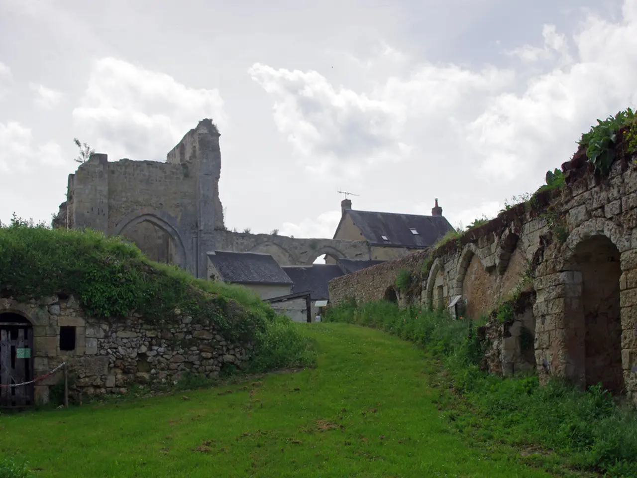 In the center of the image we can see the sky, clouds, grass, arches and fort.