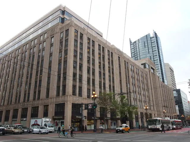 Authorities seek information . Bicyclist seriously harmed in Karlsruhe