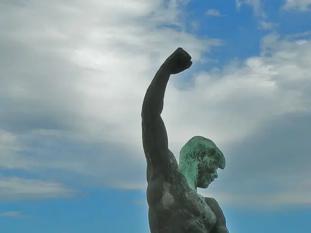 Ginormous Yellow Balloon Hovering above Missouri Resident Causes Disappearing Hours