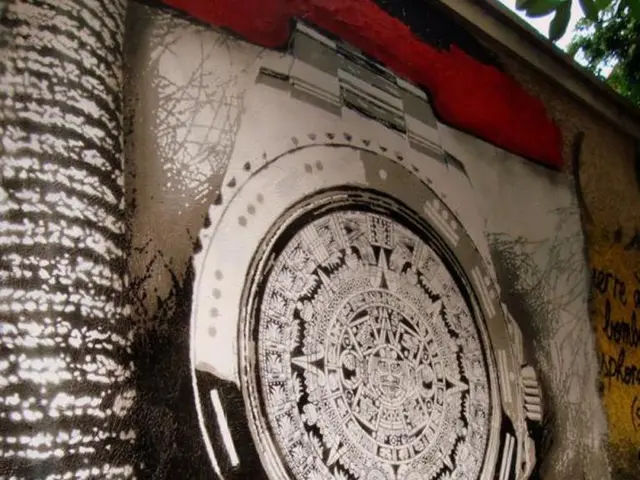 Unexpectedly, Horst Lichter displays sharp-edged welding skills