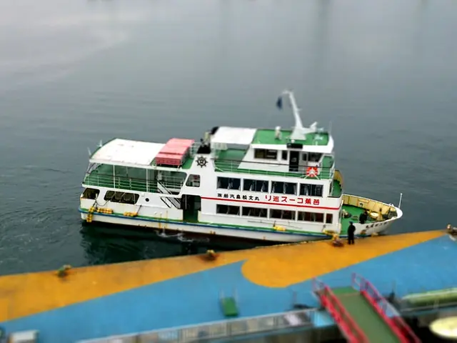 Coast Guard Stops Rescue Operation for Straying Fisherman Following Overturned Vessel with 4 Crew...