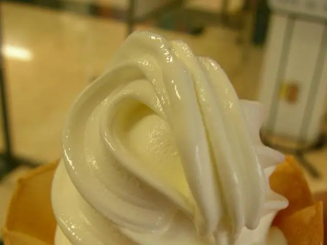 Miloš Vuković, the renowned soap actor, is gesturing with enthusiasm.