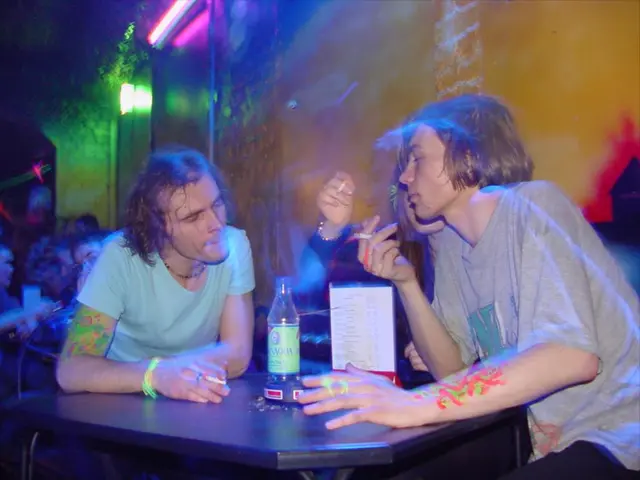 Chinese foreign internet personality sparks online buzz after confronting individuals engaged in...