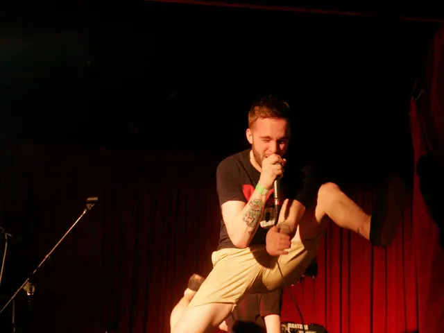 Veteran Hollywood stuntman and live-show fire performer, Ronnie Rondell Jr., passes away at 88...