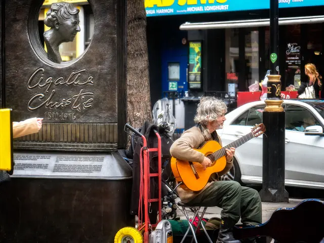 Tourism Intrusion Threatens Lisbon's Treasure, Inhabited by Capitão Resident