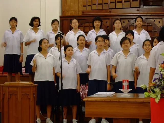 Gloria Gaynor resides in accommodations reminiscent of the Golden Girls residency.