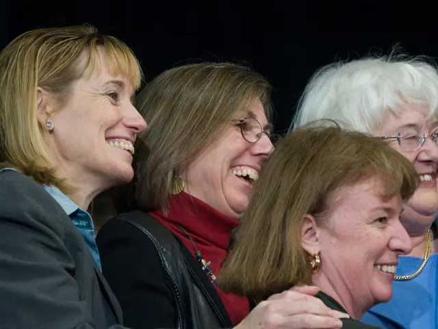 Elderly Internet Experts Monetizing Their Skills on Social Media Platforms via Digital Marketplaces