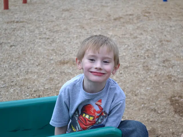 Criticization of €1,000 child bonuses for public officials by Stoch