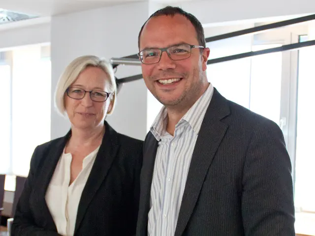 Melania Trump's Decision to Skip the Curtsy During the State Visit with Donald Trump and the...