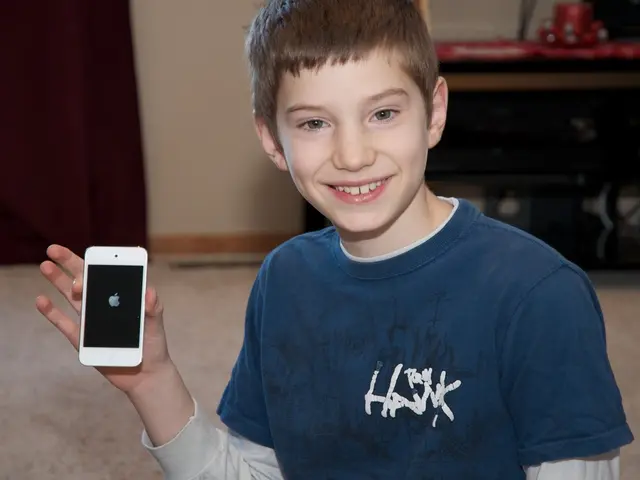 Primary education institutions in Bonaire have made it unlawful to carry cell phones.