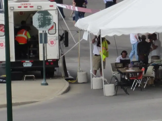 Inquiring Avs about the prolonged presence of an ambulance outside the hotel in Lollobrigida...