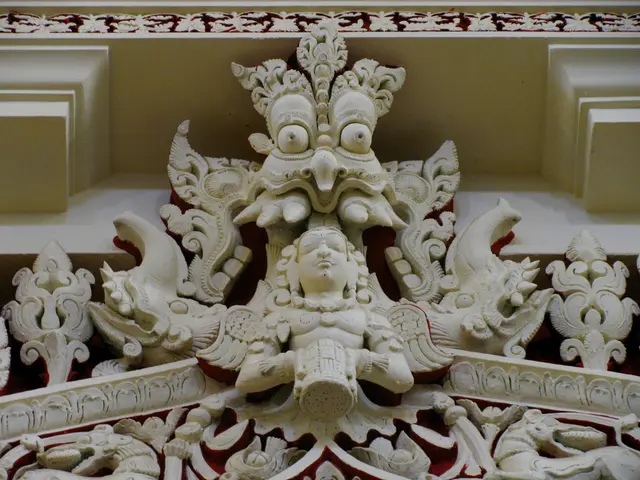 Masses pay quiet tribute to Giorgio Armani in Milan