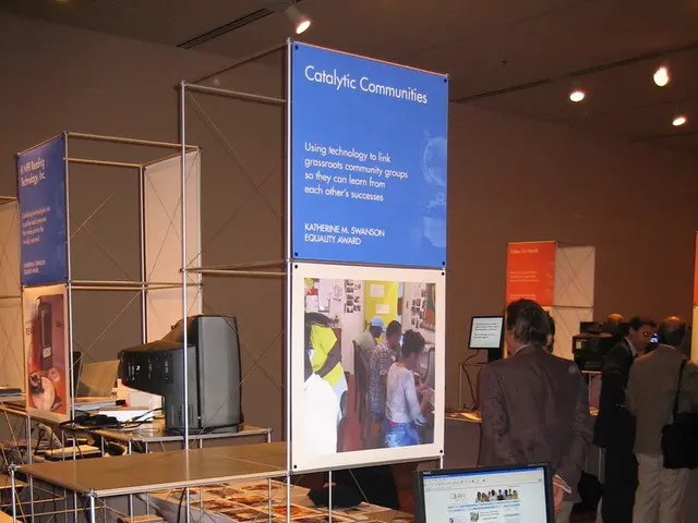 Actors Jude Law and Jason Bateman find themselves ensnared in Netflix's lackluster production,...