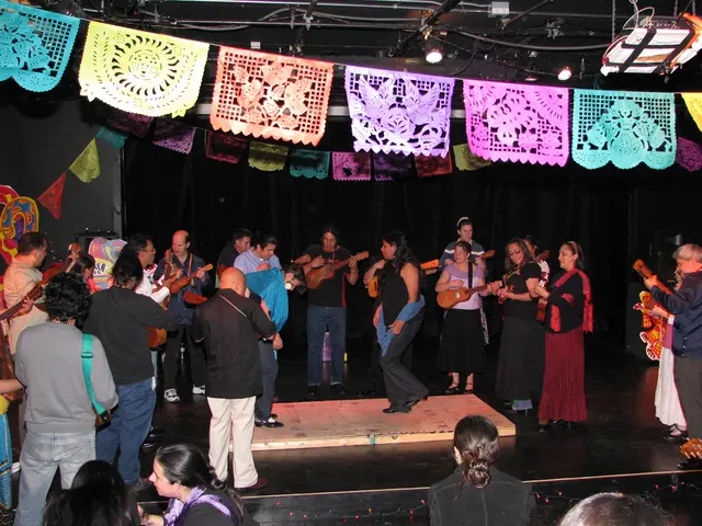 Living in Peppino's yurt or sharing a bed with Aida