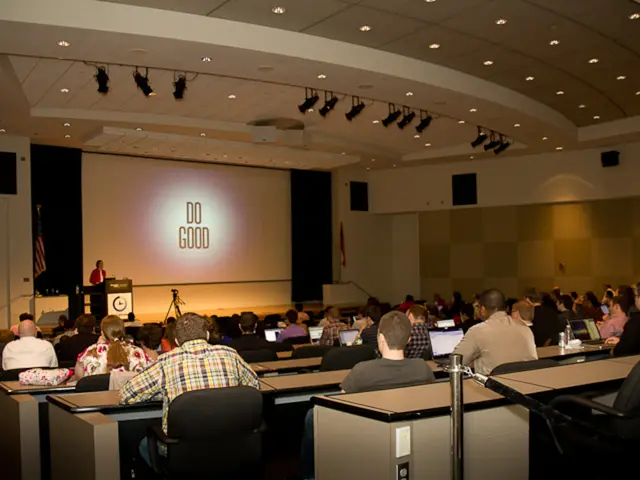 Fadnavis Claims Congress Is Constructing a Story for Their Upcoming Defeat in Delhi's Elections