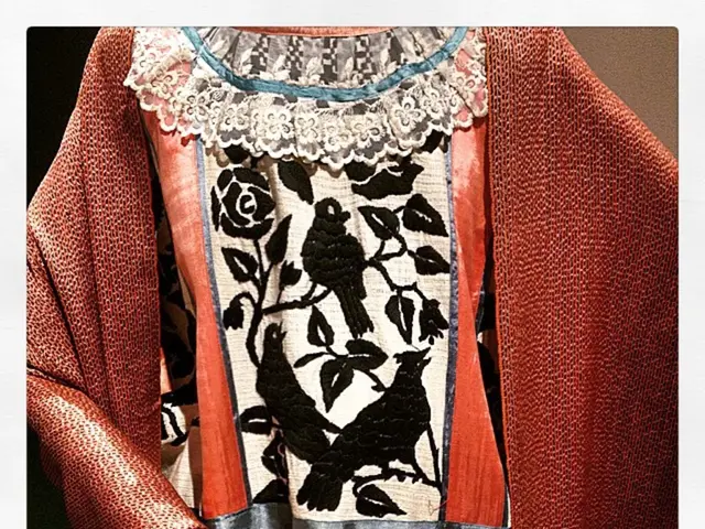 In this image we can see some clothes on the manque.