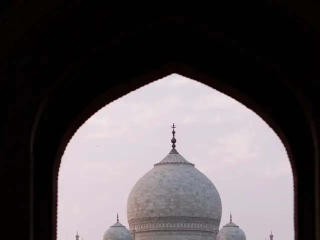 In this picture we can observe Taj Mahal. There are some people standing here. In the background...