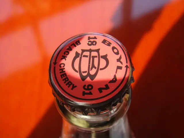In this picture we can see close view of the bottle cap on which "black curry" is written.