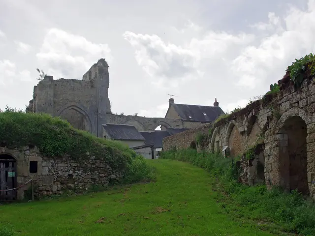 In the center of the image we can see the sky, clouds, grass, arches and fort.