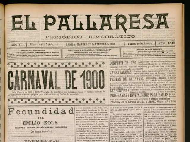 The image shows an open book with the title "El Pallaresa Carnival de 1900" against a dark...