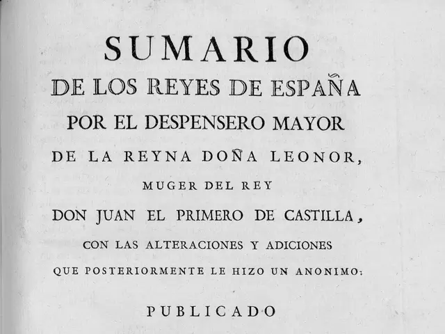 The image shows an open book with the title "Sumario de los Reyes de España por el Despensero Mayor...