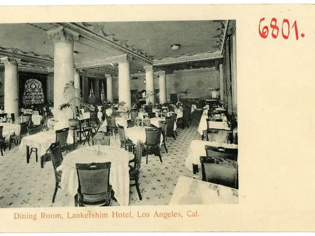 The image shows an old photo of a dining room in the Lankershim Hotel in Los Angeles, California....