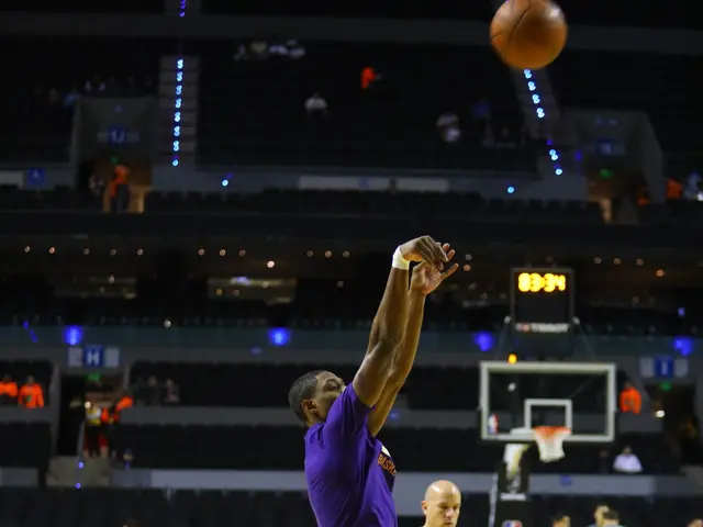The image shows a basketball game between the Phoenix Suns and the Los Angeles Lakers. We can see...