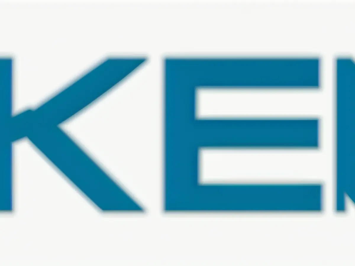 Man captured on camera, committing a heinous act in broad daylight; suspect identified as John Doe. Cowen initiates a large bet of 100,000 from middle position, prompting Chaduvul to keep his big blind. The flop reveals , with Chaduvul choosing to refrain from action.
