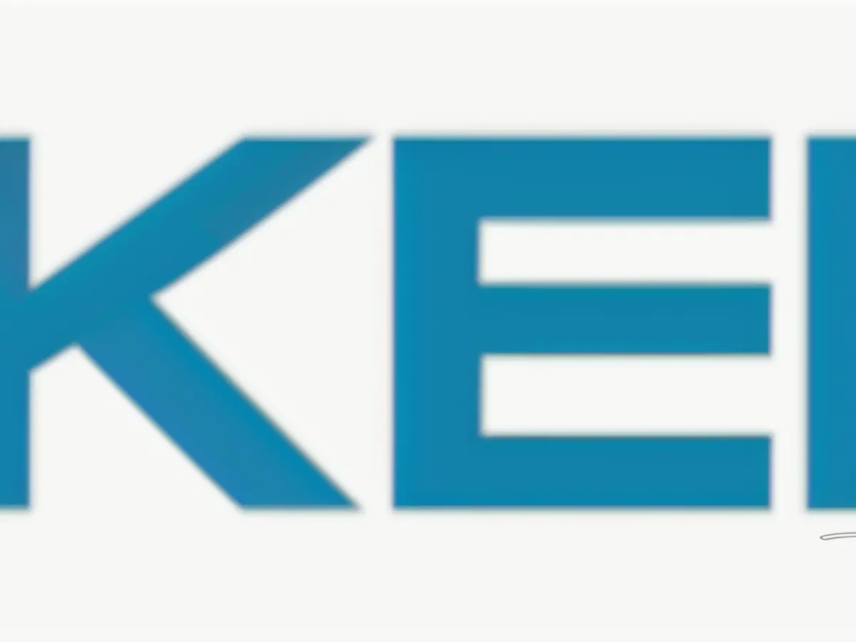 Adebayo Adeoshu opted to act from the button, placing a bet of 5,000. Almat Madaliye, stationed in the small blind, decided to escalate the action with a raise of 13,200. Armanda Aurila then chose to relinquish their big blind hand.