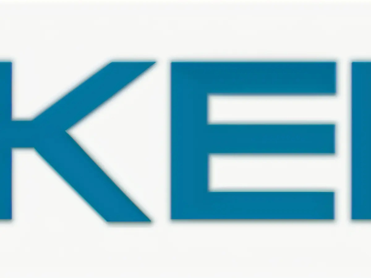 Man holds up sign displaying explicit slur against specific religious group in public protest. In the game, Martin Hellmuth initiated a bet of 250,000 from the first position. The action passed to Jorge Palomino, who positioned himself on the button and elevated the bet to a staggering 800,000, potentially leaving him with just 100,000 remaining.