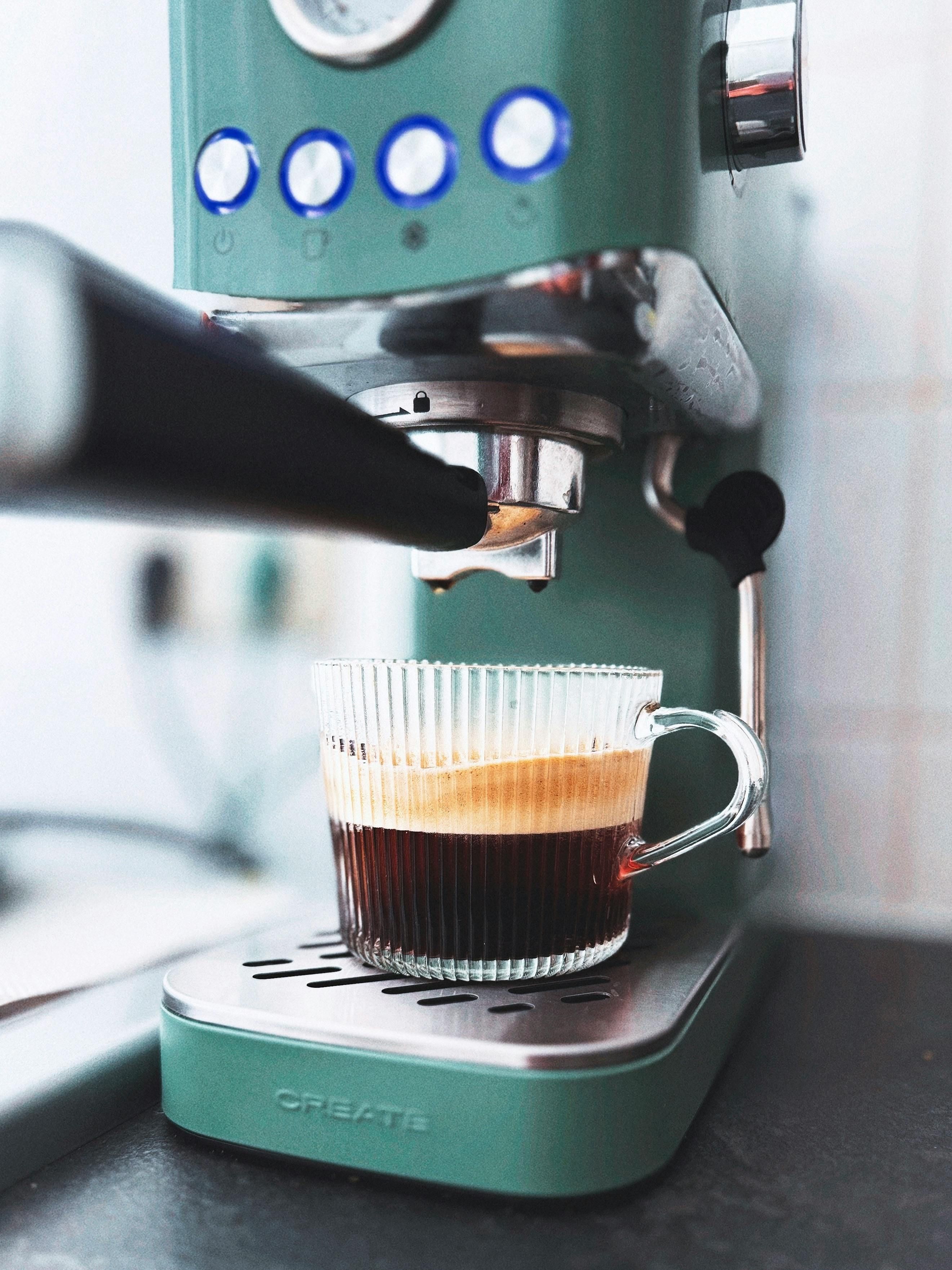Brewing device for hot beverage preparation Brewing appliance manufacture