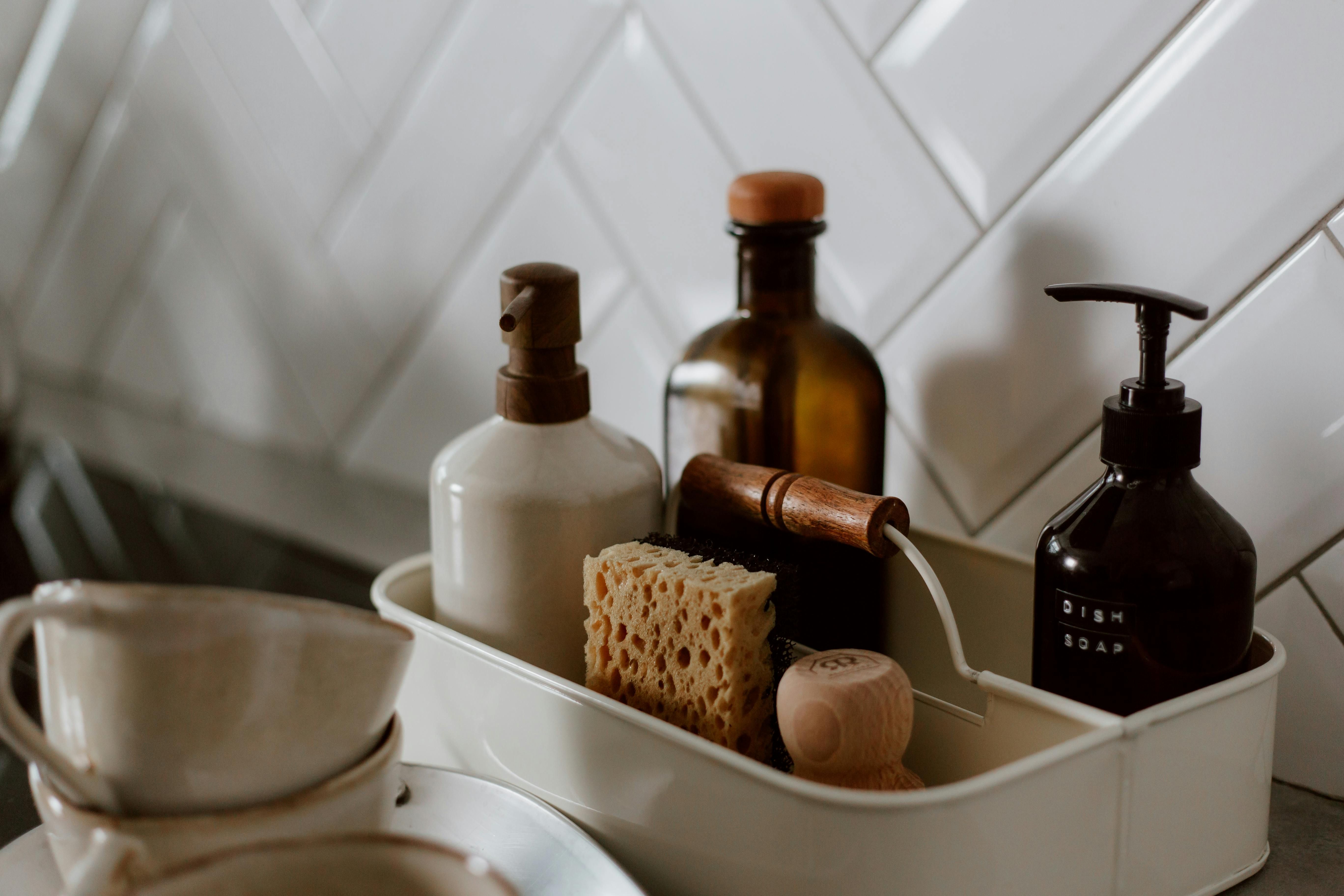 Image depicting cereal dispensers arranged on a white kitchen countertop, assessed by a reviewer. Image showing cereal dispensers, displayed in a white background, positioned on a kitchen countertop.
