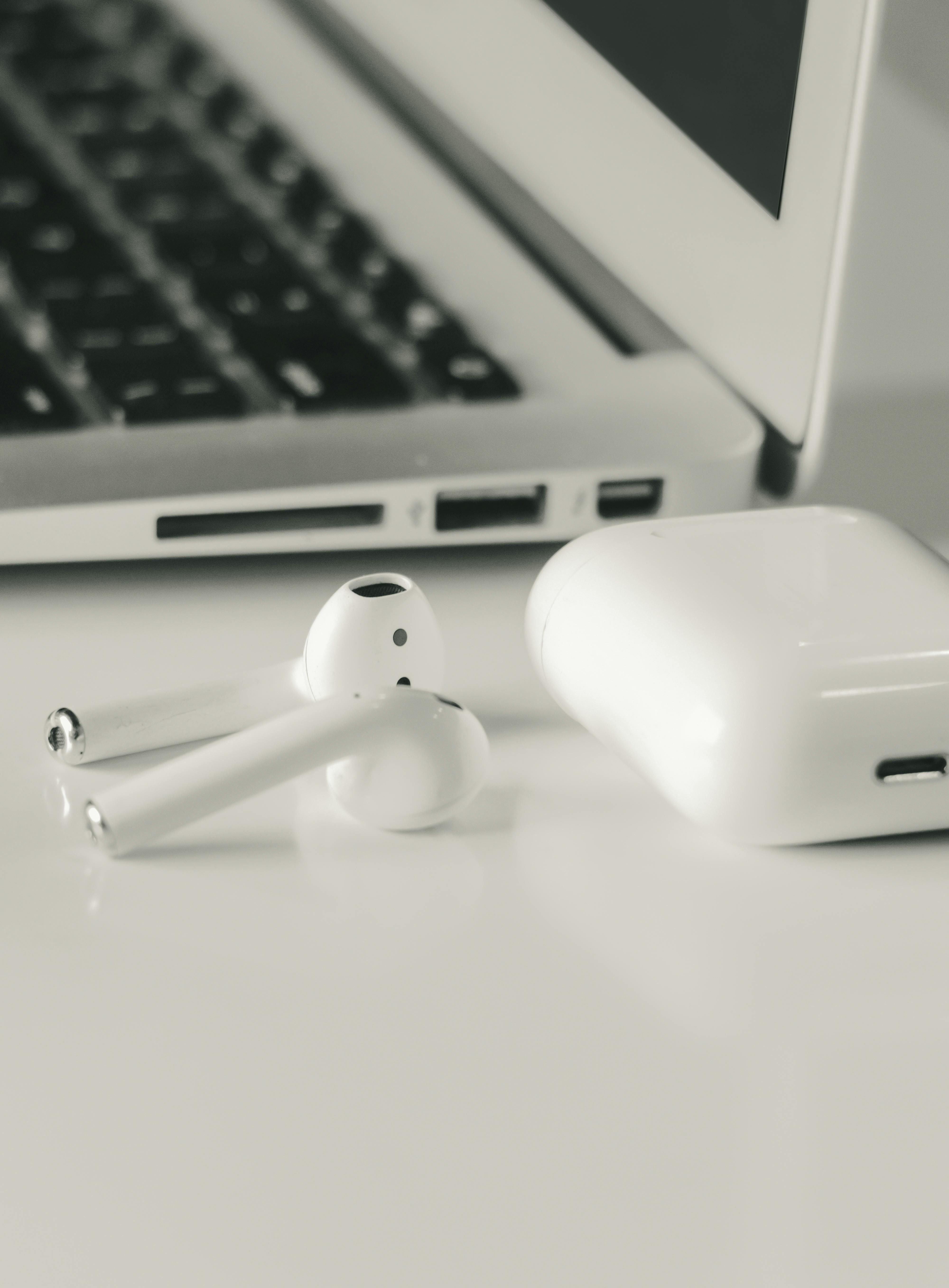 Magnetic Case Holds Refreshed White AirPods Pro Magnetic Case Holds Charged White AirPods Pro Earphones
