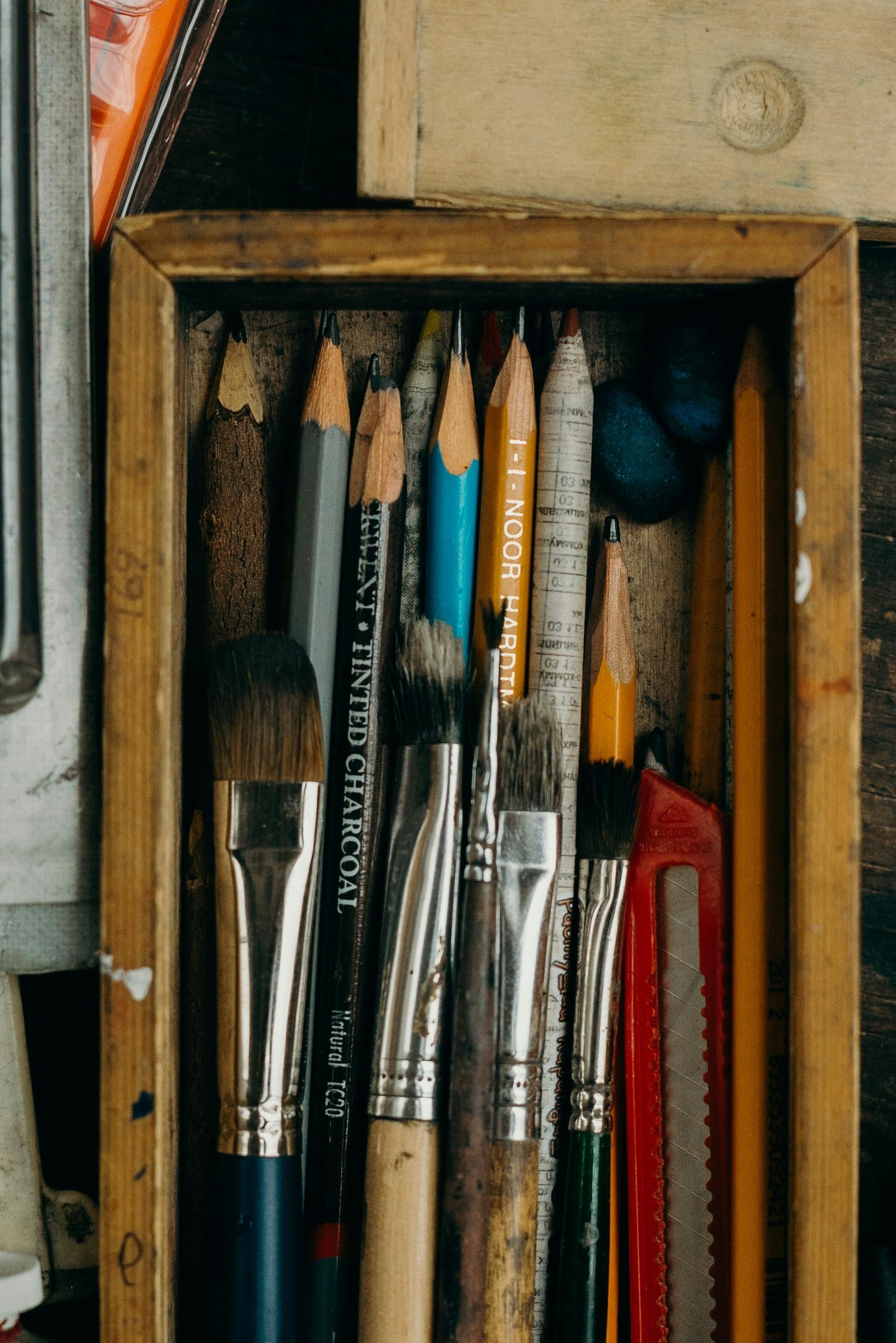 Pencil storage container Pens and writing utensils container
