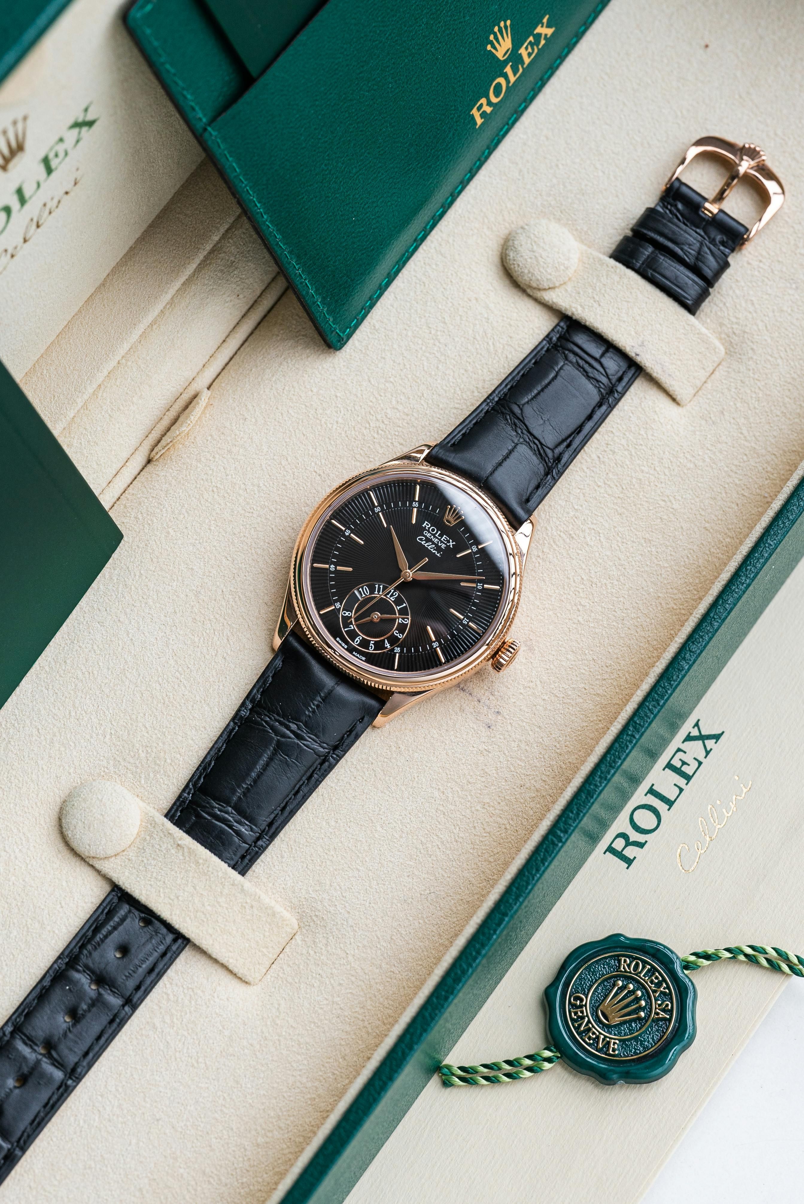 Custom Rolex Timeless Allure: Rolex's 'Daytona' Model Features Turquoise Dial and Gold Case