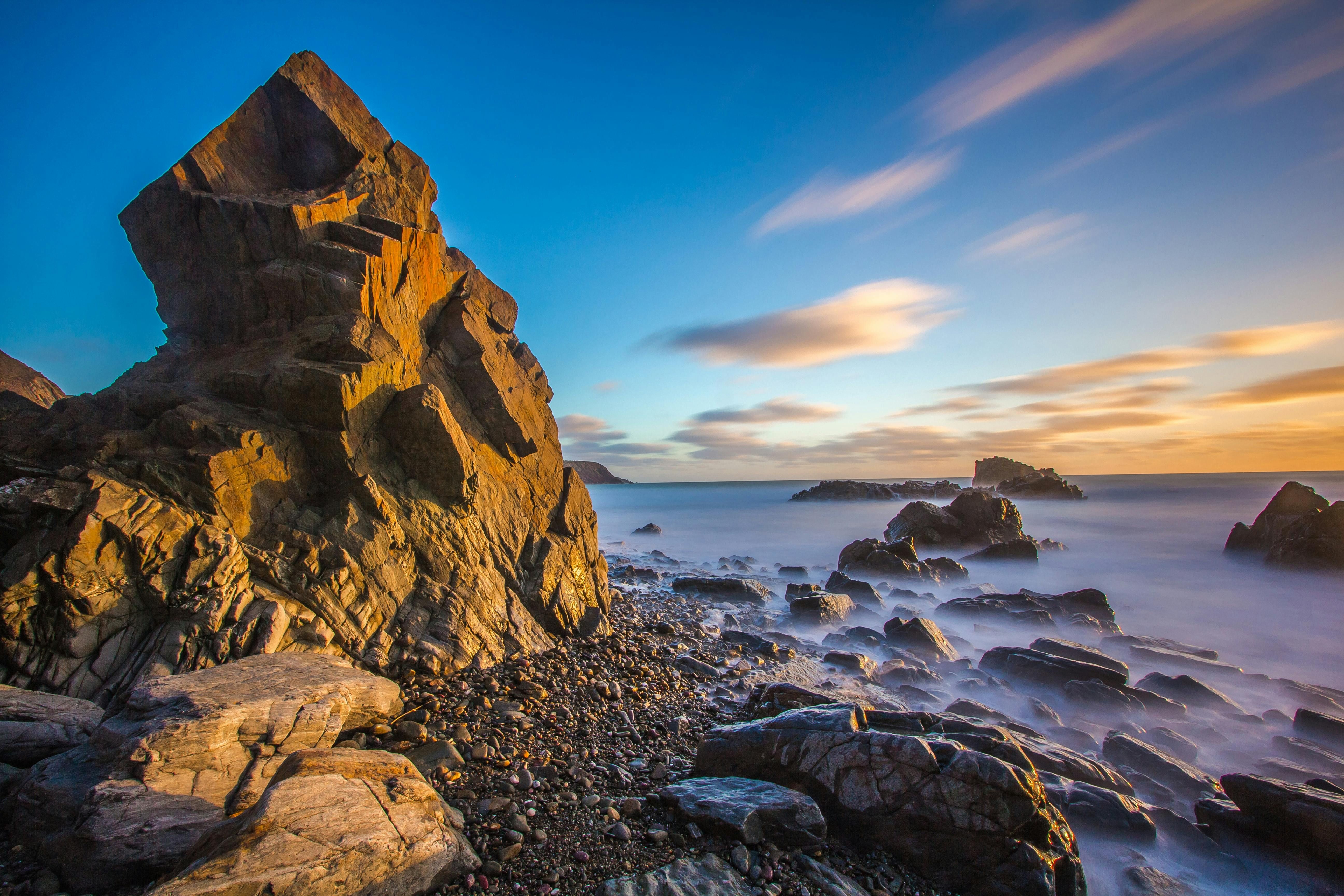 In the initial voting round of the election held Sunday, the pro-European contender backed by the government saw elimination, gathering merely 20.3% of the votes compared to right-wing (40.5%) and centrist (20.9%) competitors.