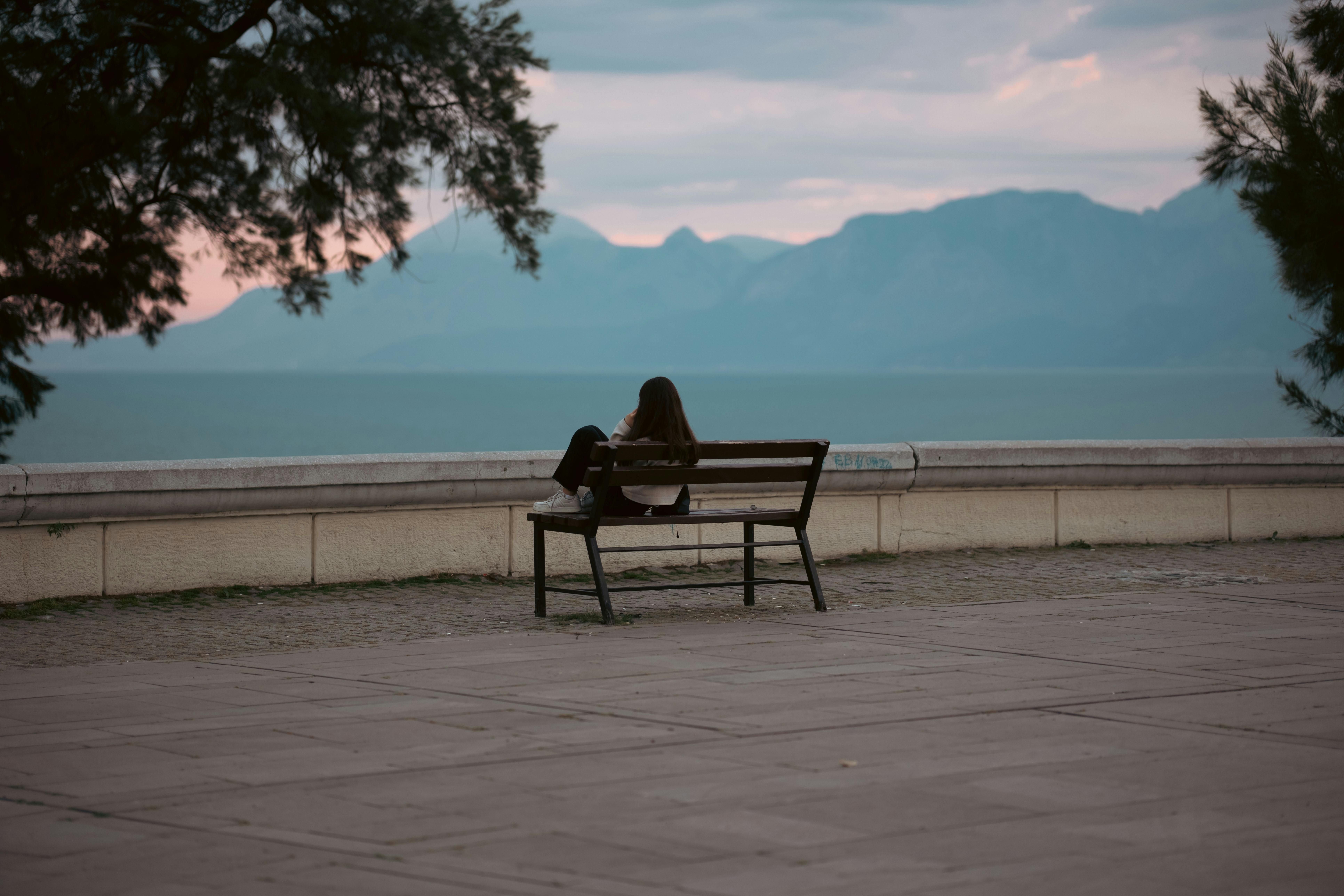 Young prodigy joins ERC Ingolstadt's ranks, snapped in a fresh team photo.